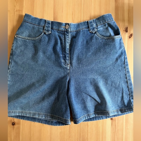 Women’s high waisted denim shorts - Picture 5 of 5